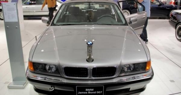 Бронированный BMW агента 007 выставлен на продажу (ФОТО)