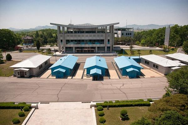 Панмунджом: странная граница между Северной и Южной Кореей (ФОТО)