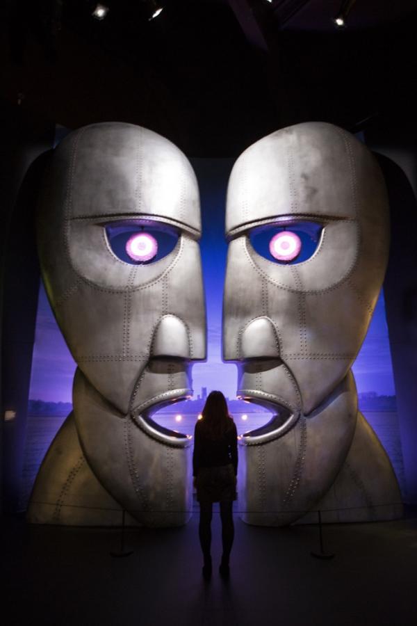В Лондоне открылась грандиозная выставка, посвященная культовой группе Pink Floyd (ФОТО) 