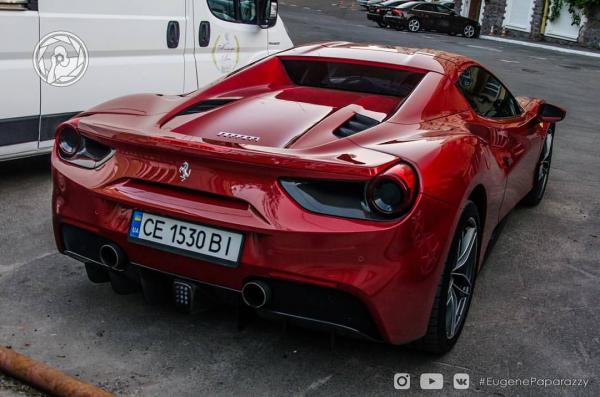 Кризиса нет: в Украине появился первый кабриолет Ferrari 488 Spider (ФОТО)