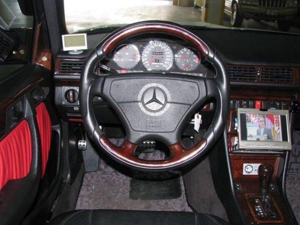 В Японии замечен редчайший автомобиль Mercedes-Benz (ФОТО)