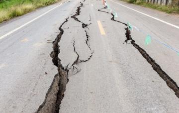 В Китае в результате землетрясения пострадали 12 тысяч человек