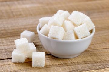 Медики напомнили о негативных качествах сахара