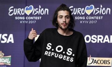 Сальвадор Собрал прилетел в Лиссабон: как встречали победителя «Евровидения-2017» (ВИДЕО)