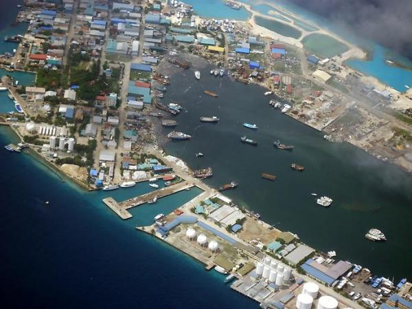 Обратная сторона туристического рая: как выглядит самый грязный остров на Мальдивах (ФОТО)