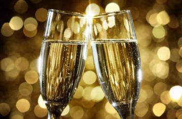 Ученые: Два бокала шампанского в неделю улучшают память