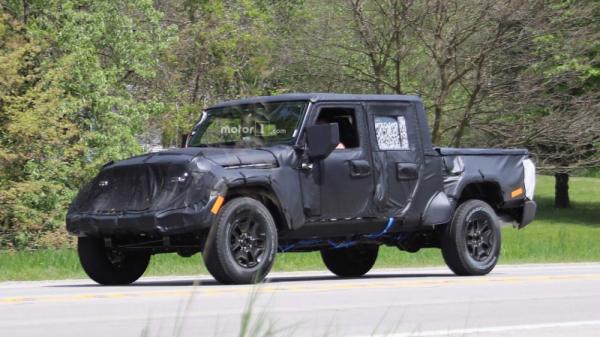 Пикап Jeep Wrangler нового поколения проходит дорожные тесты (ФОТО)