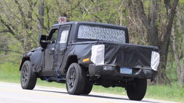 Пикап Jeep Wrangler нового поколения проходит дорожные тесты (ФОТО)