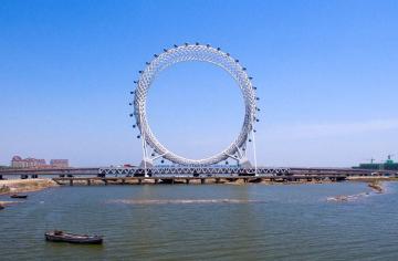 Драконий хребет: В Китае установили первое в мире колесо обозрения без спиц (ФОТО)