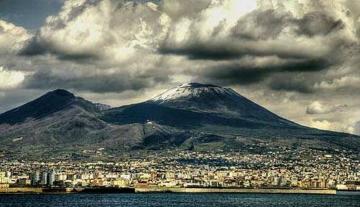 Геологи предсказали скорое извержение вулкана возле Неаполя