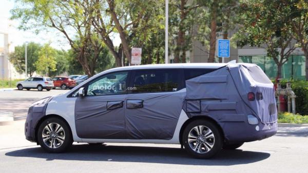 Фотошпионы рассекретили новый KIA Sedona (ФОТО)