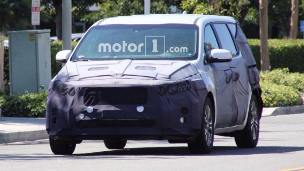 Фотошпионы рассекретили новый KIA Sedona (ФОТО)