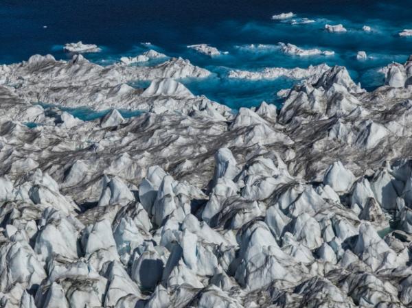 Стремительно тающие ледники Арктики на впечатляющих снимках активистки из США (ФОТО)