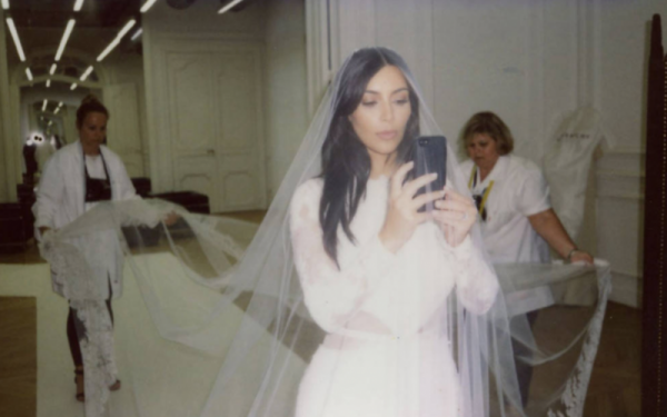 Ким Кардашьян показала неизвестные свадебные фото с Канье Уэстом