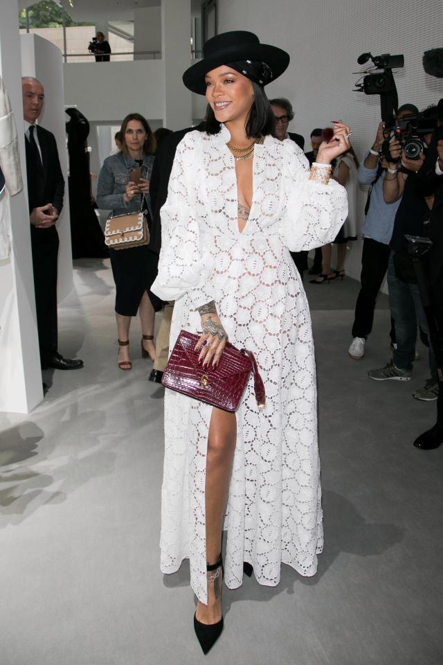 Рианна в полупрозрачном платье Dior покорила Париж (ФОТО)