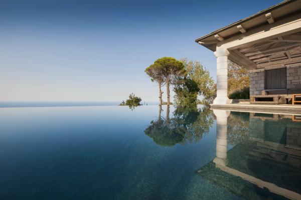 Эффектное преображение: новая жизнь старинной усадьбы в живописном районе Греции (ФОТО)