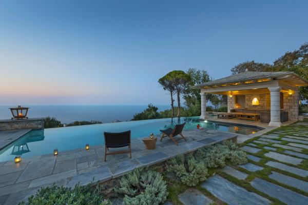 Эффектное преображение: новая жизнь старинной усадьбы в живописном районе Греции (ФОТО)