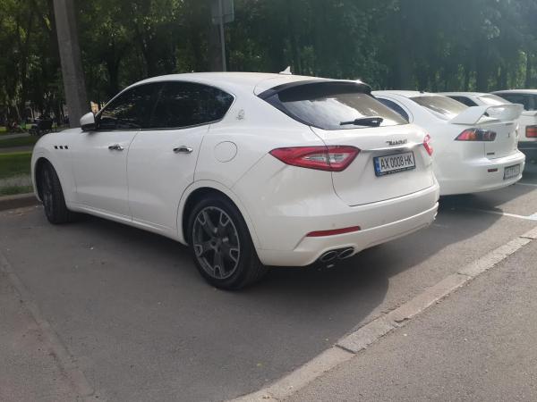 На украинских дорогах засветился новый внедорожник от Maserati (ФОТО)