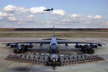 США отправили бомбардировщики B-52 для учений НАТО возле границ с Россией 