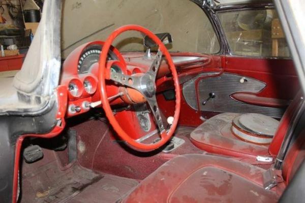 В США выставили на продажу раритетный спорткар Chevrolet Corvette (ФОТО)