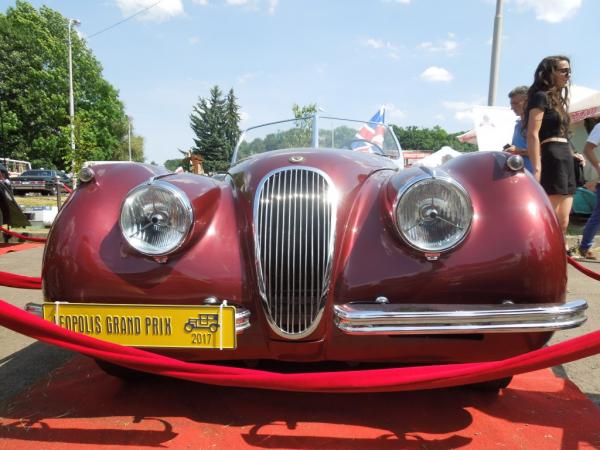В Украине засветился легендарный суперкар Jaguar XK120 (ФОТО)