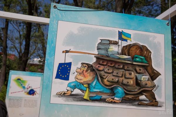 О безвизе с юмором: в столице открыли выставку карикатур (ФОТО)