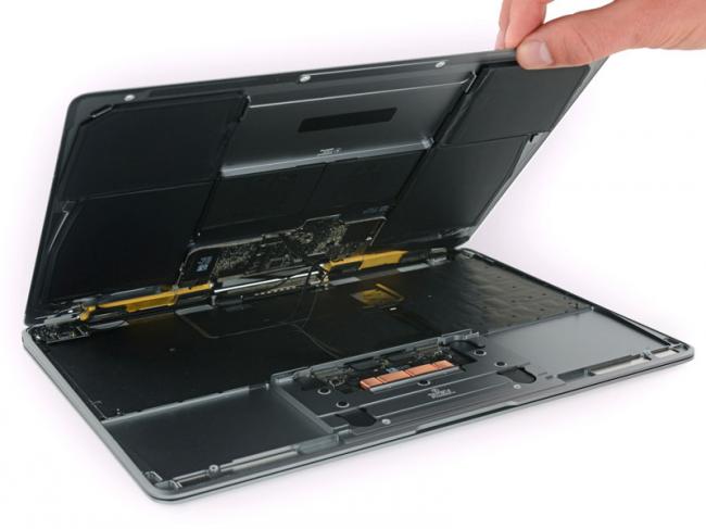 1 из 10: эксперты iFixit оценили ремонтопригодность новых MacBook (ФОТО)