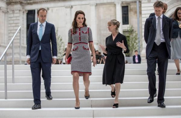 Стильно и непринужденно: Кейт Миддлтон в платье от Gucci (ФОТО)