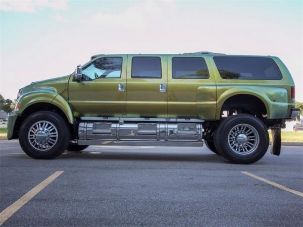 Грозный американец: мастера автотюнинга создали экстремальный пикап Ford Super Truck (ФОТО)