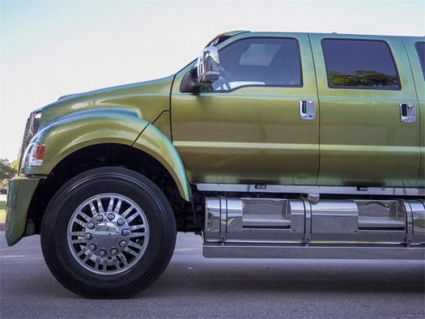 Грозный американец: мастера автотюнинга создали экстремальный пикап Ford Super Truck (ФОТО)