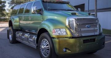 Грозный американец: мастера автотюнинга создали экстремальный пикап Ford Super Truck (ФОТО)