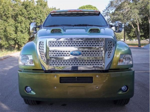 Грозный американец: мастера автотюнинга создали экстремальный пикап Ford Super Truck (ФОТО)