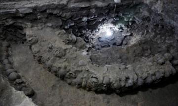 В Мехико археологи обнаружили башню из 650 черепов (ФОТО)