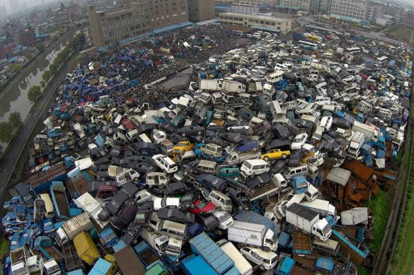 Гигантские свалки автомобилей, скутеров и телевизоров в Китае (ФОТО)