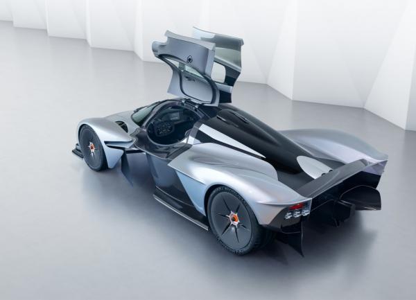 Aston Martin представил новый суперкар стоимостью три миллиона долларов (ФОТО)