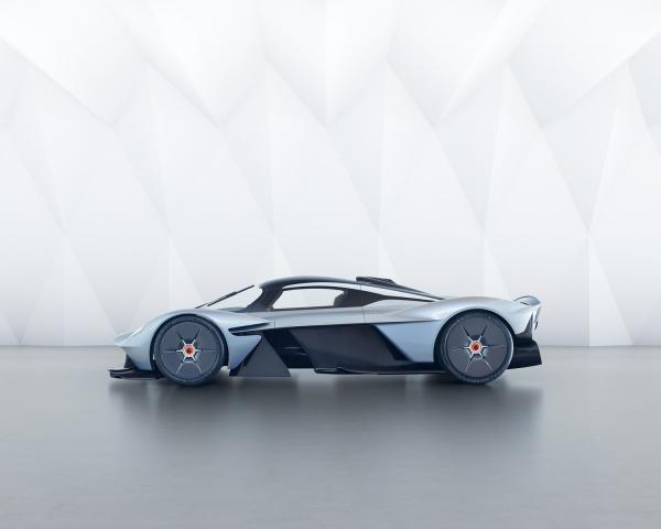 Aston Martin представил новый суперкар стоимостью три миллиона долларов (ФОТО)