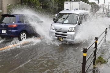 В Японии из-за сильных ливней эвакуировали целый город