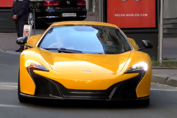 Эксклюзив из Британии: на украинских дорогах засветился редкий суперкар McLaren 