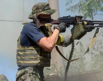 Бой украинских военных с боевиками под Донецком попал в объектив камеры (ВИДЕО)