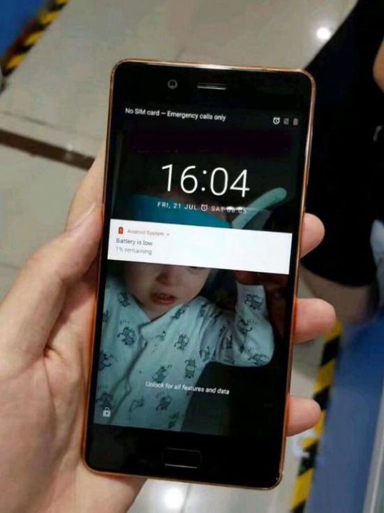 Возрождение легенды: в Сеть утекли новые снимки Nokia 8 (ФОТО)