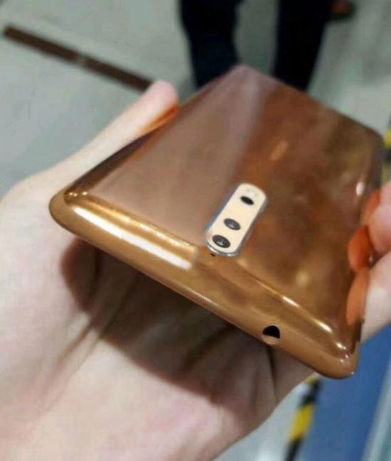 Возрождение легенды: в Сеть утекли новые снимки Nokia 8 (ФОТО)