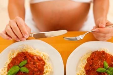 Ученые выяснили, как жирная пища во время беременности влияет на здоровье ребенка