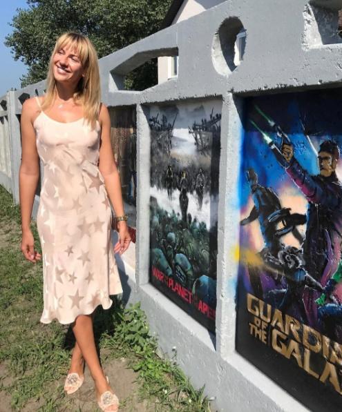 Леся Никитюк похвасталась новым платьем в бельевом стиле (ФОТО)