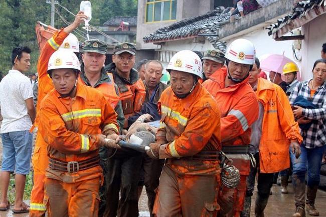 Число жертв мощного землетрясения в Китае достигло 19 человек