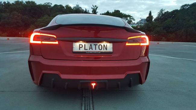 Украинские мастера разработали собственный проект тюнинга автомобиля Tesla (ФОТО)