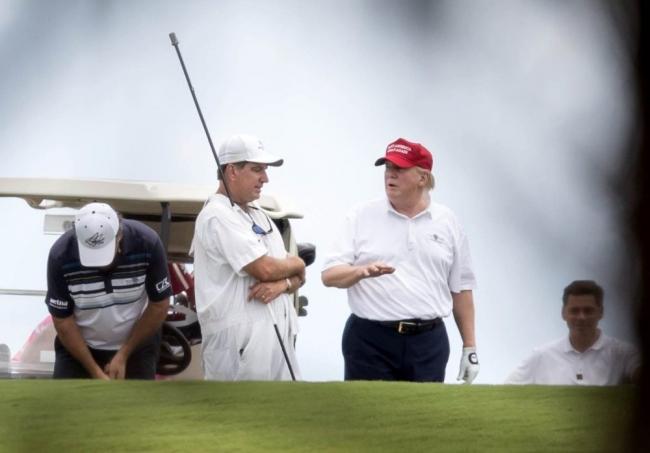 Российский шпионский самолет пролетел над гольф-клубом президента США