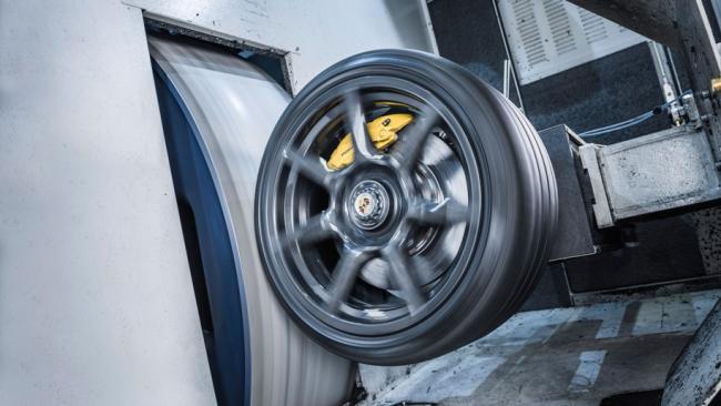 Porsche представила полностью карбоновые диски (ФОТО)