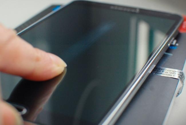 Эксперты раскрыли секреты «бессмертных» экранов для смартфонов