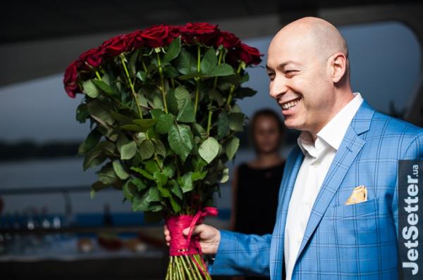 Звездная тусовка: как известный продюсер праздновал день рождения (ФОТО)