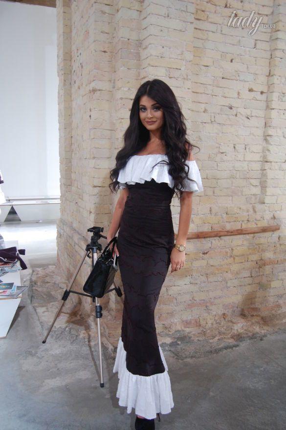 Дизайнер Анастасия Иванова порадовала украинок новой коллекцией изысканных платьев (ФОТО) Дизайнер Анастасия Иванова порадовала украинок новой коллекцией изысканных платьев (ФОТО)